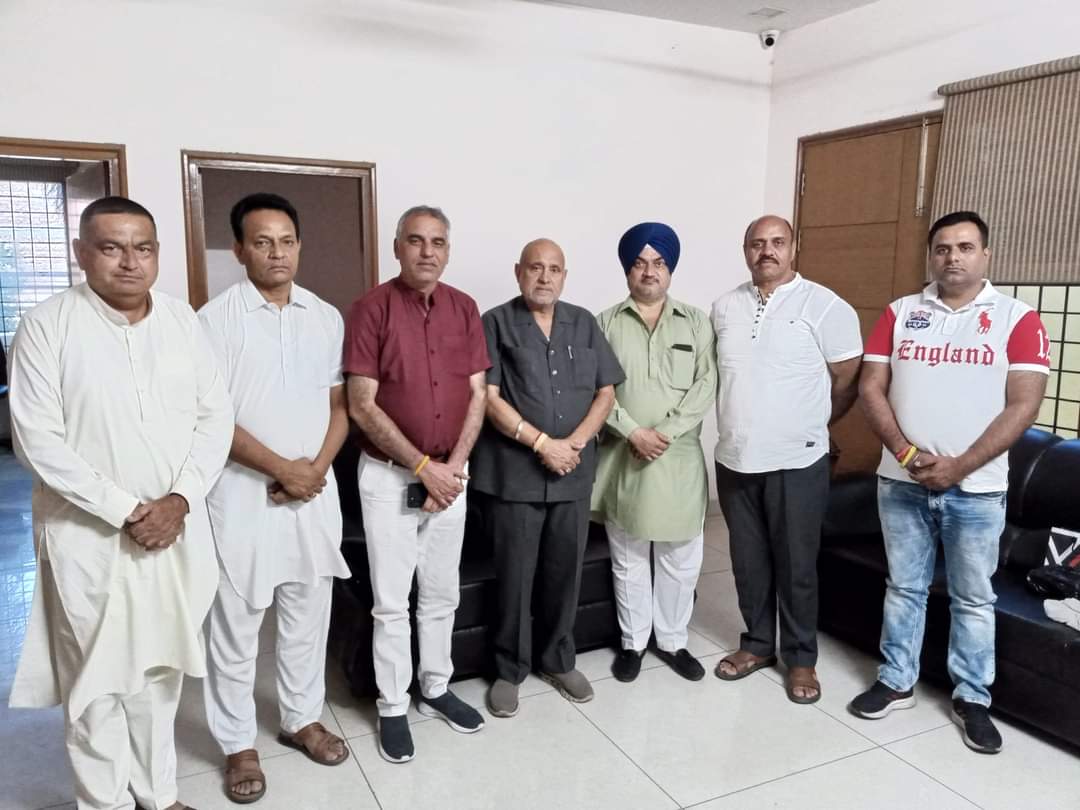 ਗੜਸ਼ੰਕਰ ਦੇ ਭਾਜਪਾ ਆਗੂਆਂ ਨੇ  ਅਵਿਨਾਸ਼ ਖੰਨਾ ਨਾਲ ਕੀਤੀ ਮੁਲਾਕਾਤ 
